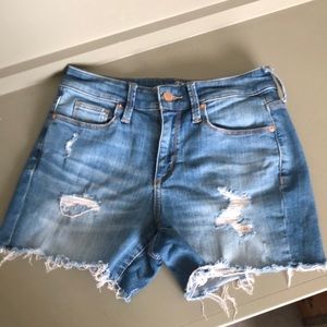 MID-RISE MIDI DENIM SHORT